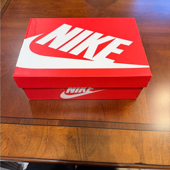 Nike Dunk Low 7Y/8.5W Sneakers in Pink and White - Picture 4 of 15